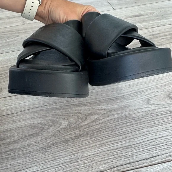 L’Intervalle Black Platform Slides - Picture 5 of 8